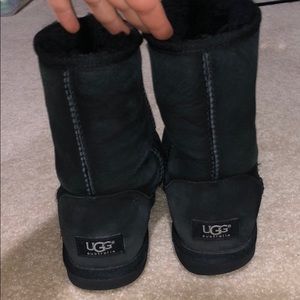 BLACK UGGS